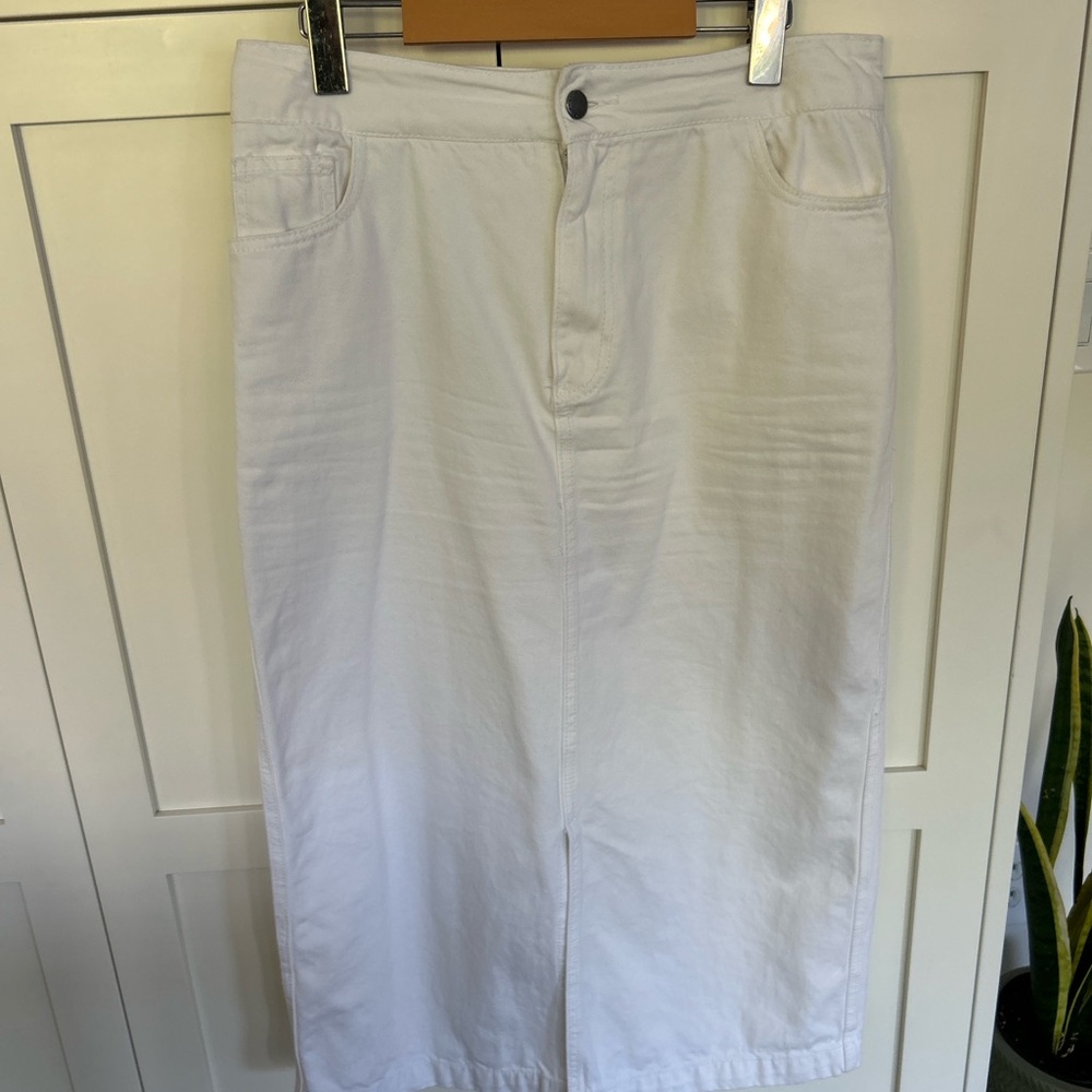 Velvet Heart Premium White Denim skirt